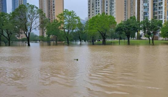 城市雨季居民區(qū)積水內(nèi)澇深度監(jiān)測(cè)站 實(shí)時(shí)捕捉積水深度變化